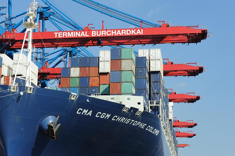 5746 Schiffsname Christophe Colomb an der Bordwand  | Containerhafen Hamburg - Containerschiffe im Hamburger Hafen